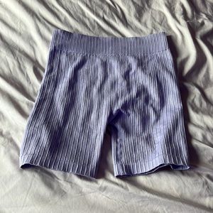 19 Lilac ribbed biker shorts